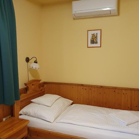 Hotel Bozi Rozi Panzio Fertőboz Exteriér fotografie