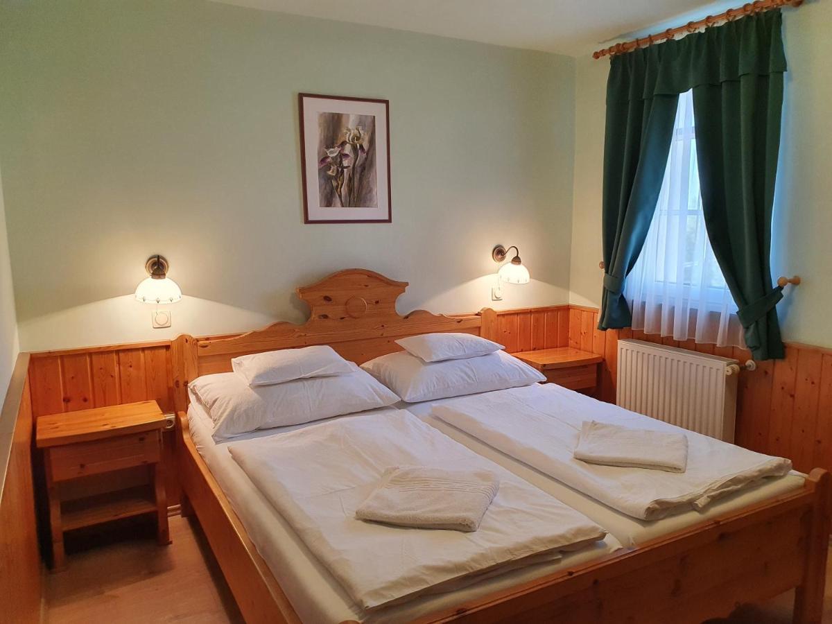 Hotel Bozi Rozi Panzio Fertőboz Exteriér fotografie