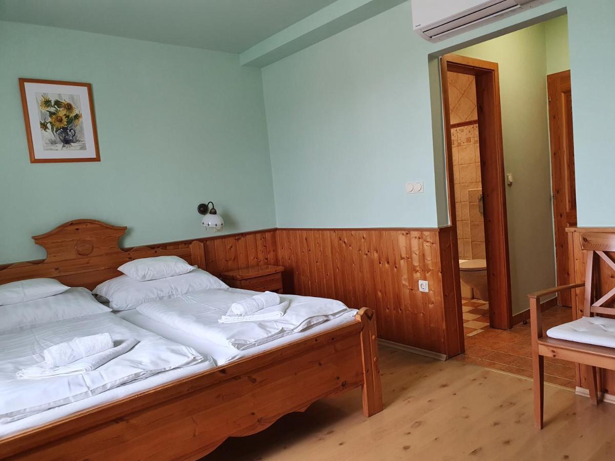 Hotel Bozi Rozi Panzio Fertőboz Pokoj fotografie